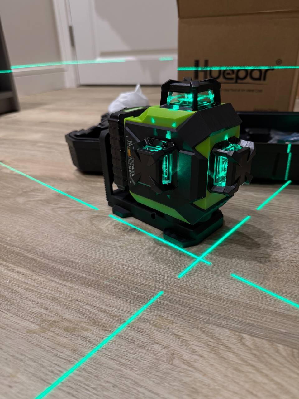 Huepar 703CG 3x360° Green Laser Level – Self-Leveling Professional Tool