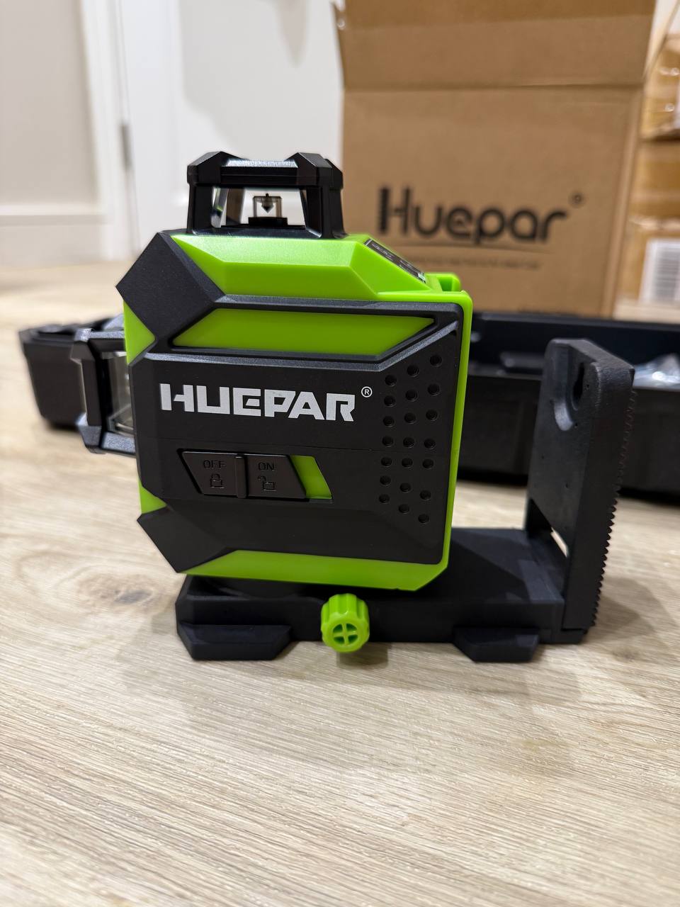 Huepar 703CG 3x360° Green Laser Level – Self-Leveling Professional Tool
